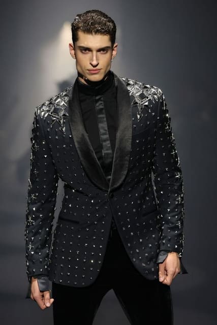 Julien Macdonald F/W 23 Show — Julien Macdonald