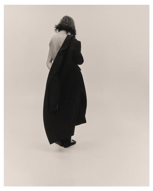 Black & White: Winter 22/23 — Mango