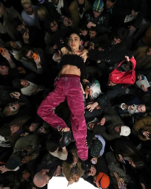 Sunnei F/W 23 Show - Crowd Surfing — Sunnei