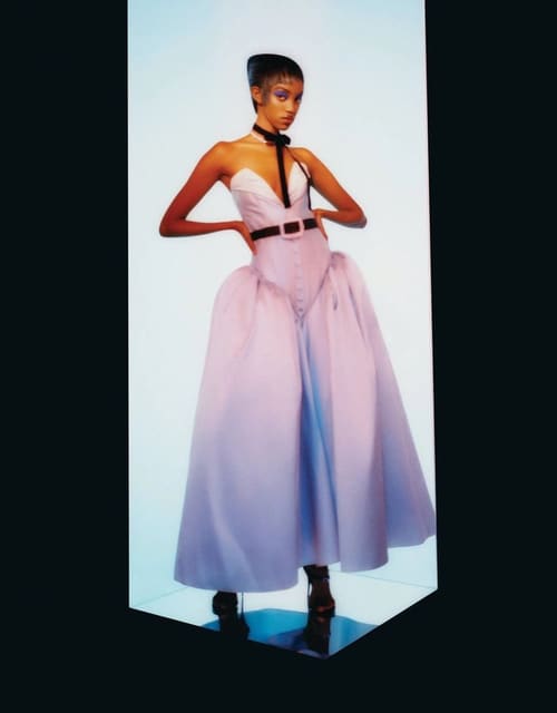 Sleek & Chic — L'Officiel USA