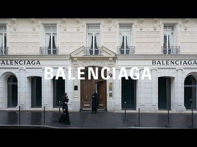 Balenciaga Resort 2024 Show/Film/Lookboo... — Balenciaga