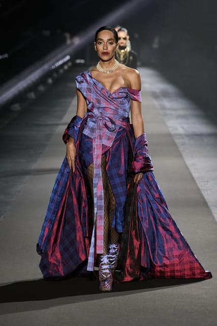 LuisaViaRoma & British Vogue 'Runway Ico... — LUISAVIAROMA