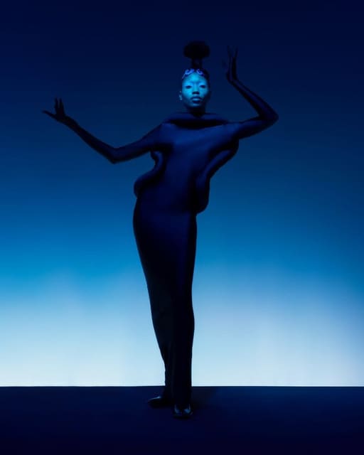 The deepest Blue — VOGUE+