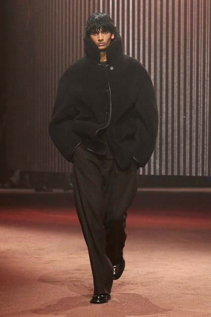 COS F/W 23 Show — COS
