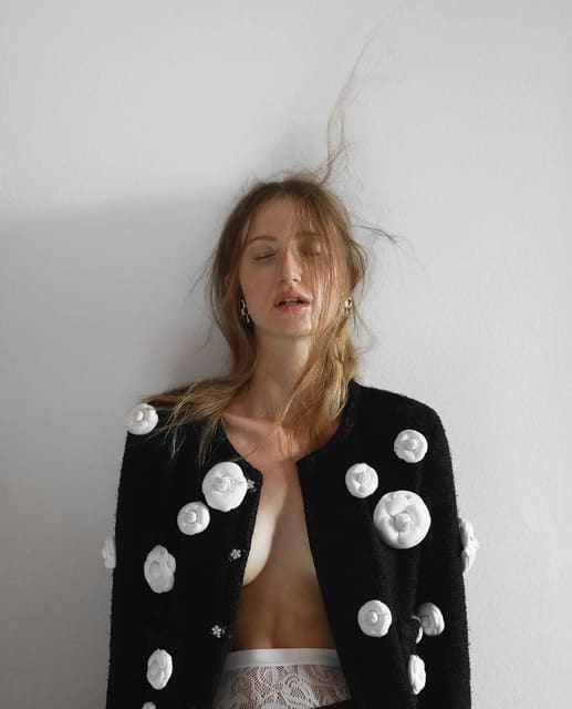 Linda Novotna — 10