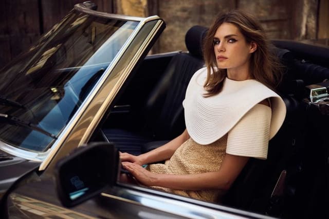 Walk on by — Madame Figaro Greece
