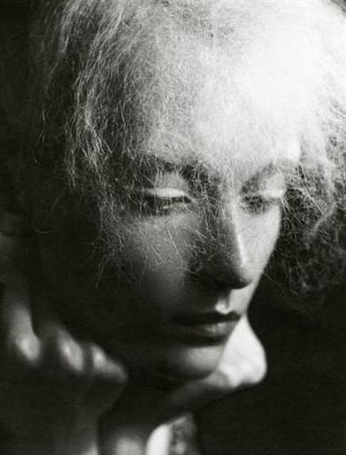 All Eyes On-Line — Tush Magazine