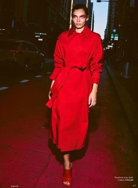 Rosso Totale — Amica