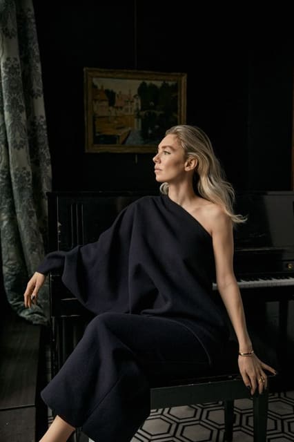 Vanessa Kirby — L'Officiel Italia