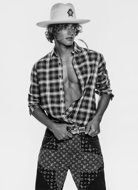 BACK TO HORIZON — Esquire Kazakhstan