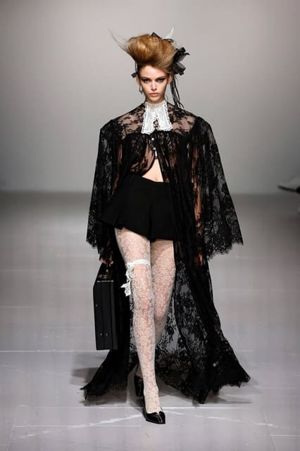 Yuhan Wang F/W 24 Show — Yuhan Wang
