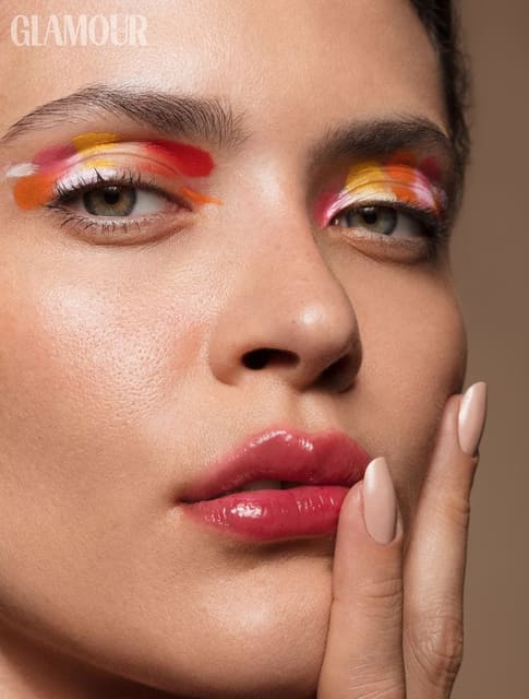 Thais Oliveira — 5