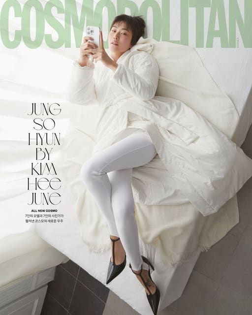 뉴 룩을 차려입고 홈 오피스로 출근한 페라가모 우먼의 하루. — Cosmopolitan Korea