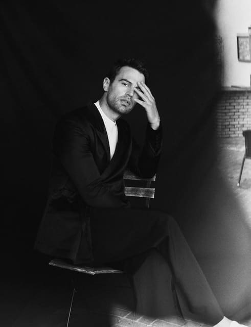 Theo James — Numéro Netherlands
