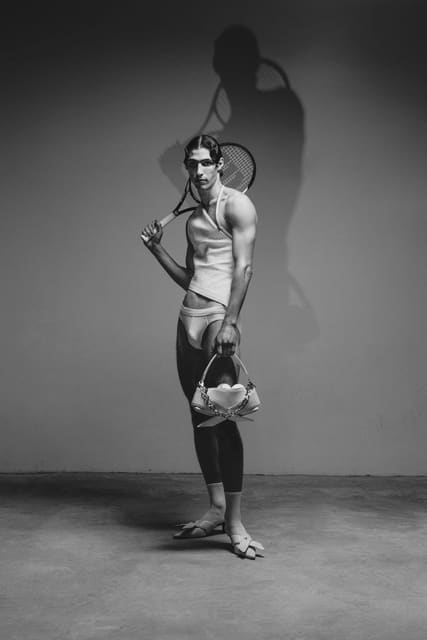 BARE AND BOLD: SOGNO MASCHILE TRA SPORT E STILE — Man In Town