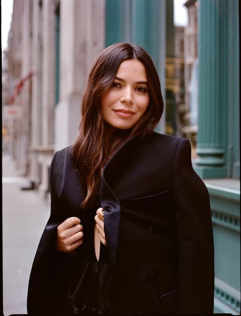 Miranda Cosgrove — Bustle Magazine