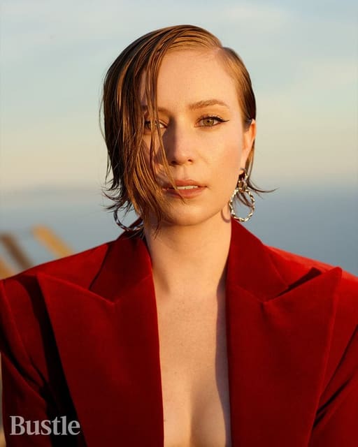 Hannah Einbinder Lets Down Her Armor — Bustle Magazine