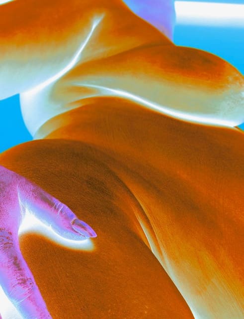 Finger paints — Nicotine Magazine