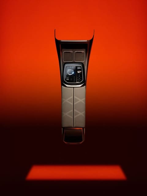 The BMW G70 center console FREUDE.FOREVER magazine — BMW