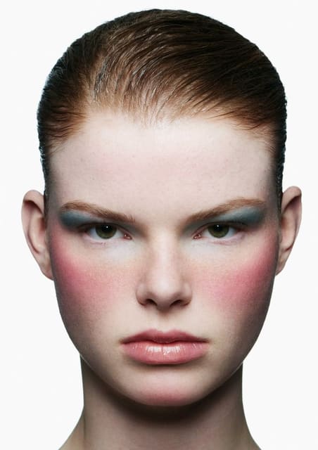CHANEL BEAUTY BOOK — Chanel Beauty