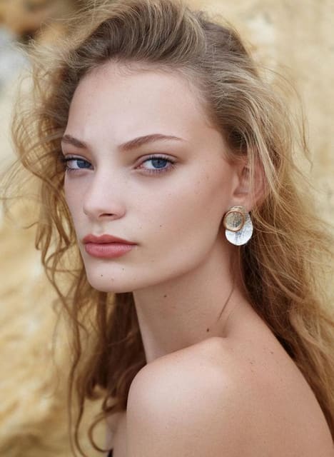 Bethany De Waal