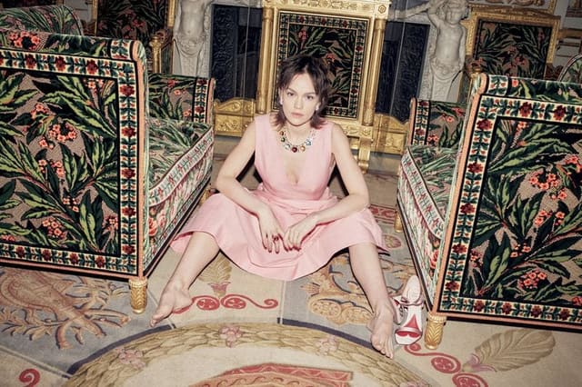 Vive La Reine! — Harper's Bazaar Germany