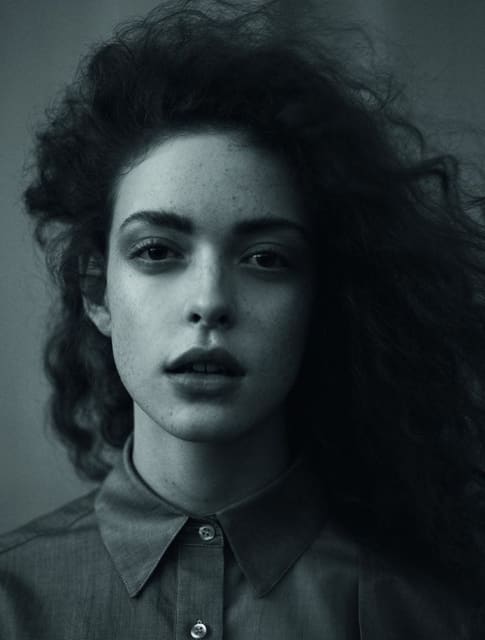 Lais Scolaro — 8