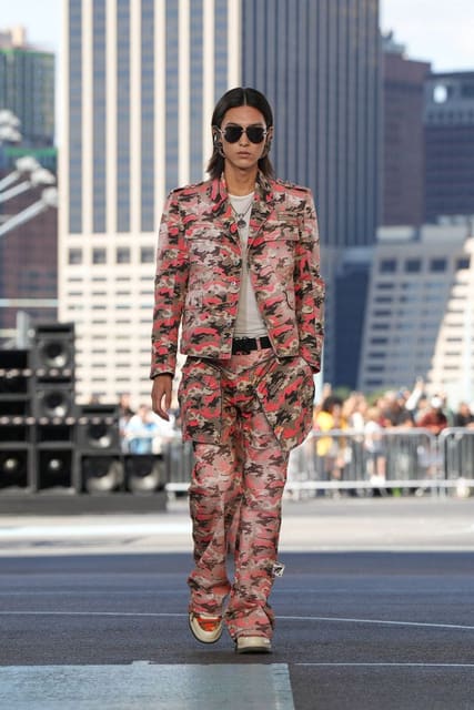 Off-White S/S 25 Show — Off-White