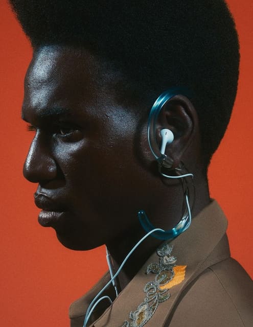 Aufs Ohr — Tush Magazine