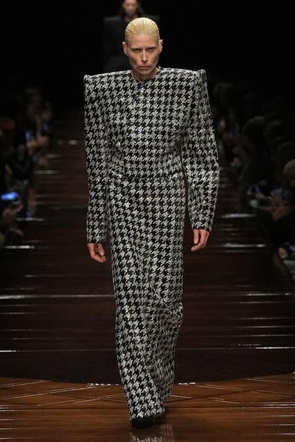 Balenciaga S/S 25 Show — Balenciaga