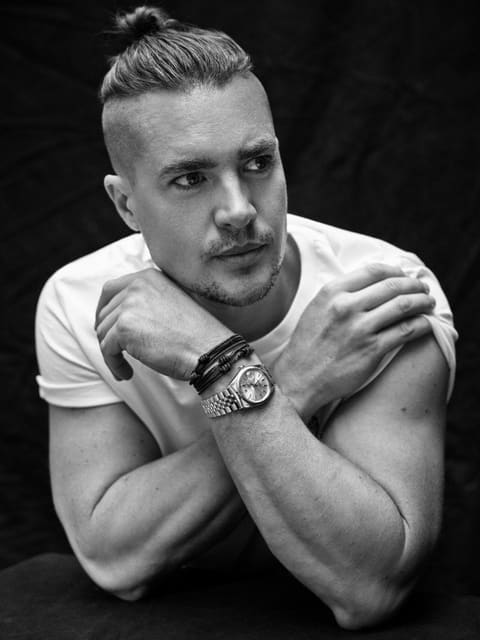 ‘Last Kingdom’ Star Alexander Dreymon — Variety Magazine