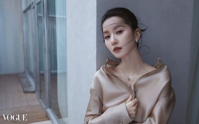 Ease And Resonance — Vogue Hong Kong