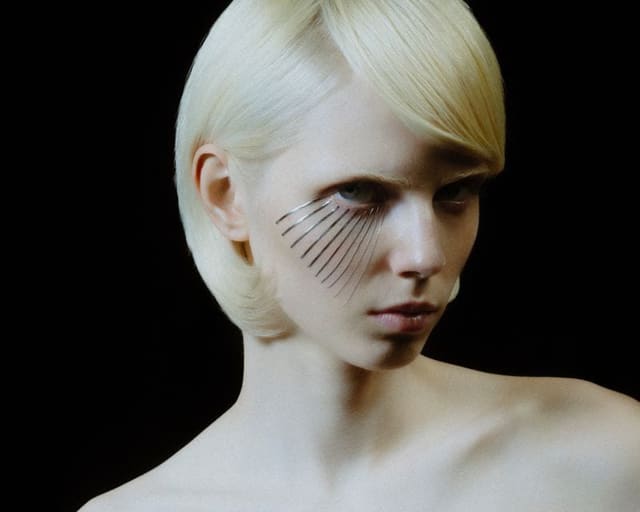 UM FUTURO BEM PASSADO by Miko Marczuk — Vogue Portugal