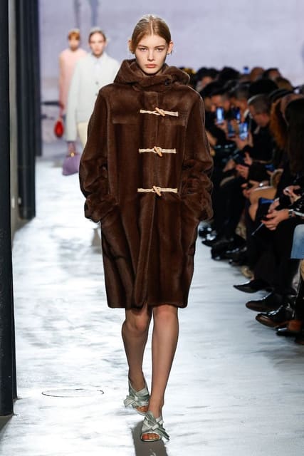 N21 F/W 25 Show — N21