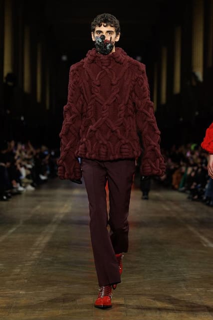 McQueen F/W 25 Show — Alexander McQueen