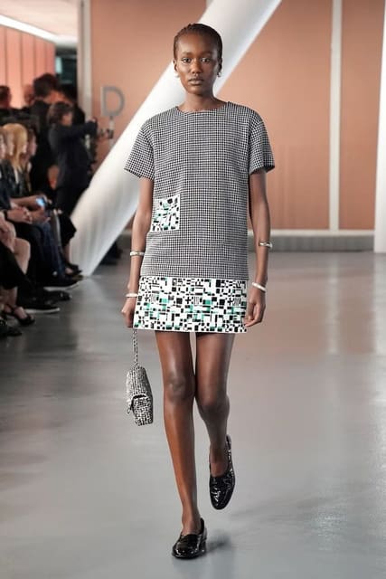 Chanel Cruise 2025 Replica Show Hong Kon... — Chanel