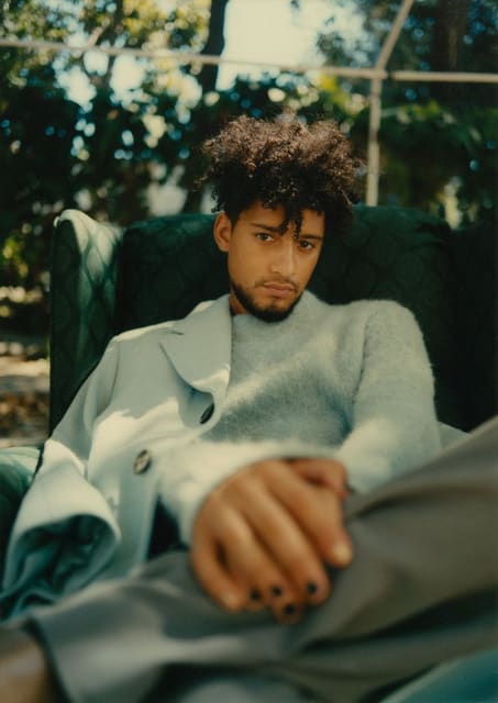 INGÉNUS: TYLER COLE — V Man online