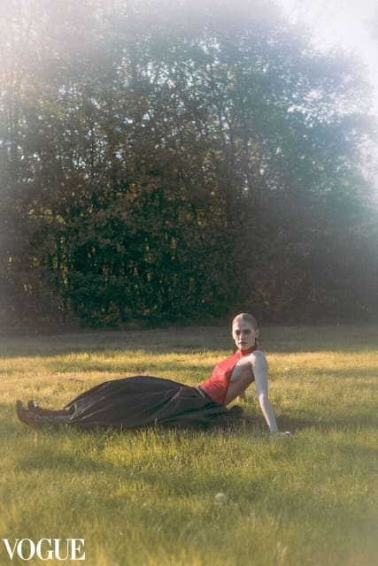 Girl in Red — Vogue.it