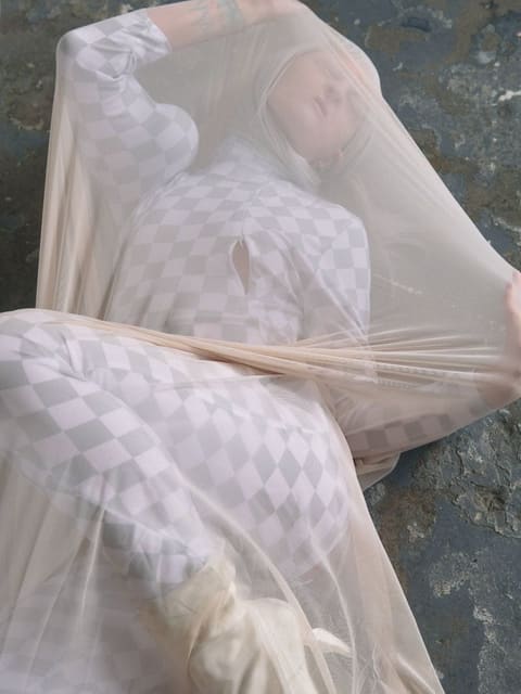 SPECTRAL BONDS by Chloe Ge — DNA Magazine Mexico