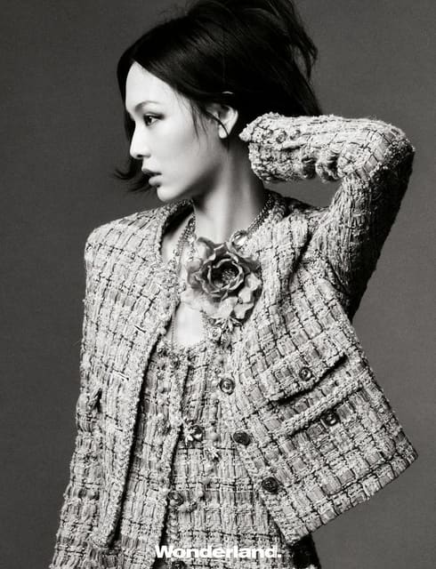 Behind the screen, she rises — Wonderland China