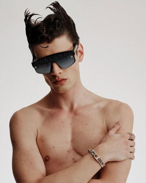 Photography by Rodrigo Bueno — L'Officiel Hommes Brasil