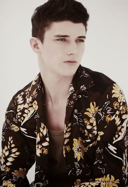 Matthew by Damien — Modern Weekly China