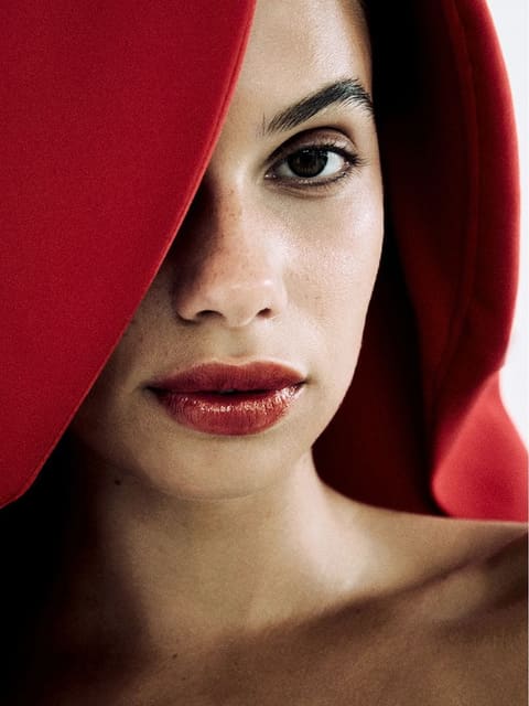 Sculpted Beauty — Mirror Mirror Magazine