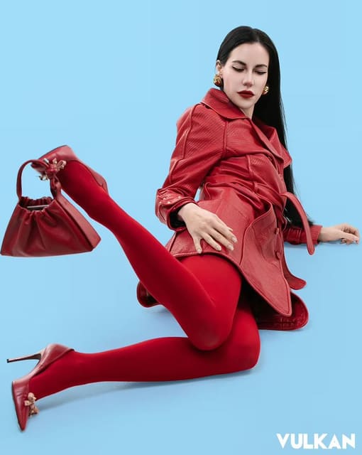 Chromatic Saturation by Liuna Fekravar — Vulkan Magazine
