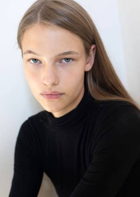 Flora Isert