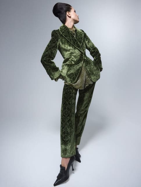 Révolution de Velours — L'Officiel Paris