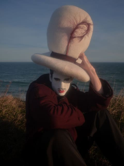 LightHouse Keeper — Ladygunn Magazine