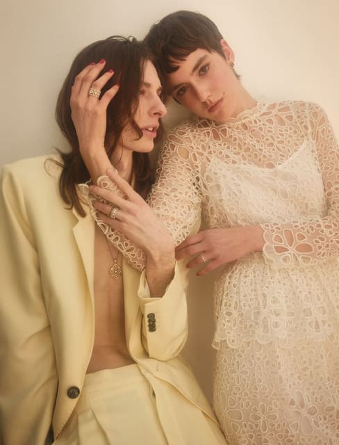 Two hearts, united by a Buccellati ring by Katsuhiko Kimura — Madame Figaro Japan