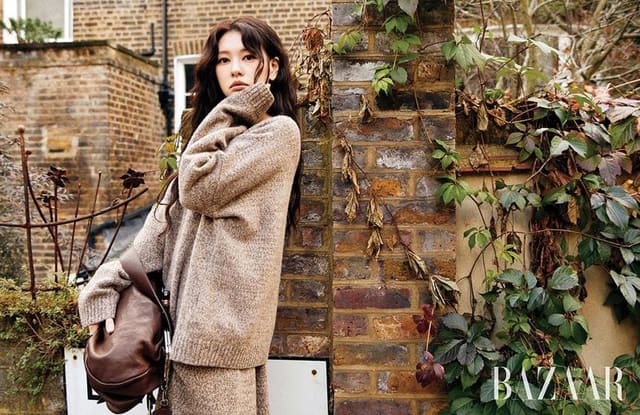 늦가을의 런던에서, 정소민의 패션 모먼트. 부드럽고 고요하게, 그 속에서... — Harper's Bazaar Korea