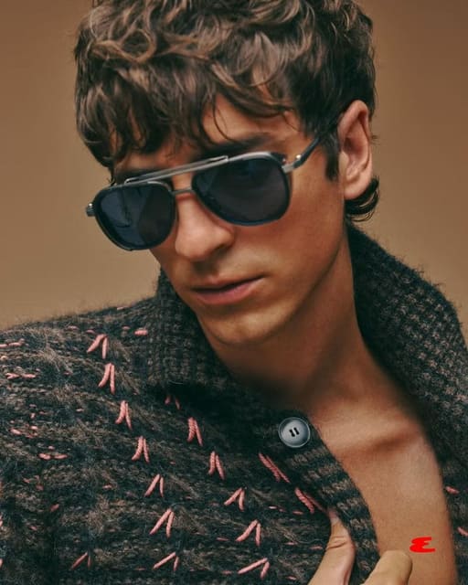 Layering Feature — Esquire The Big Black Book